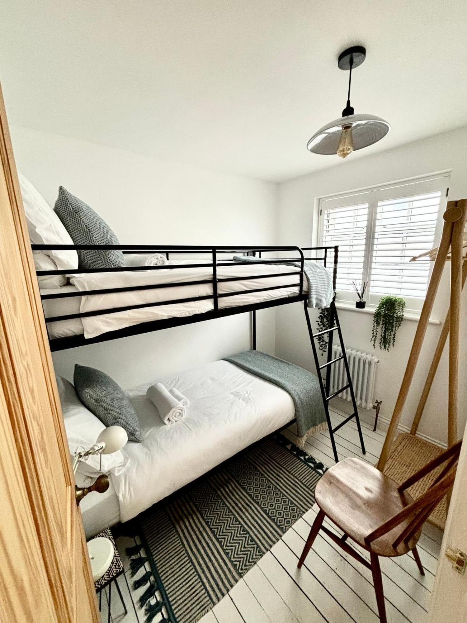Stunning 3 Bedroom & 2 Bathroom Cottage With Patio 布赖顿 外观 照片